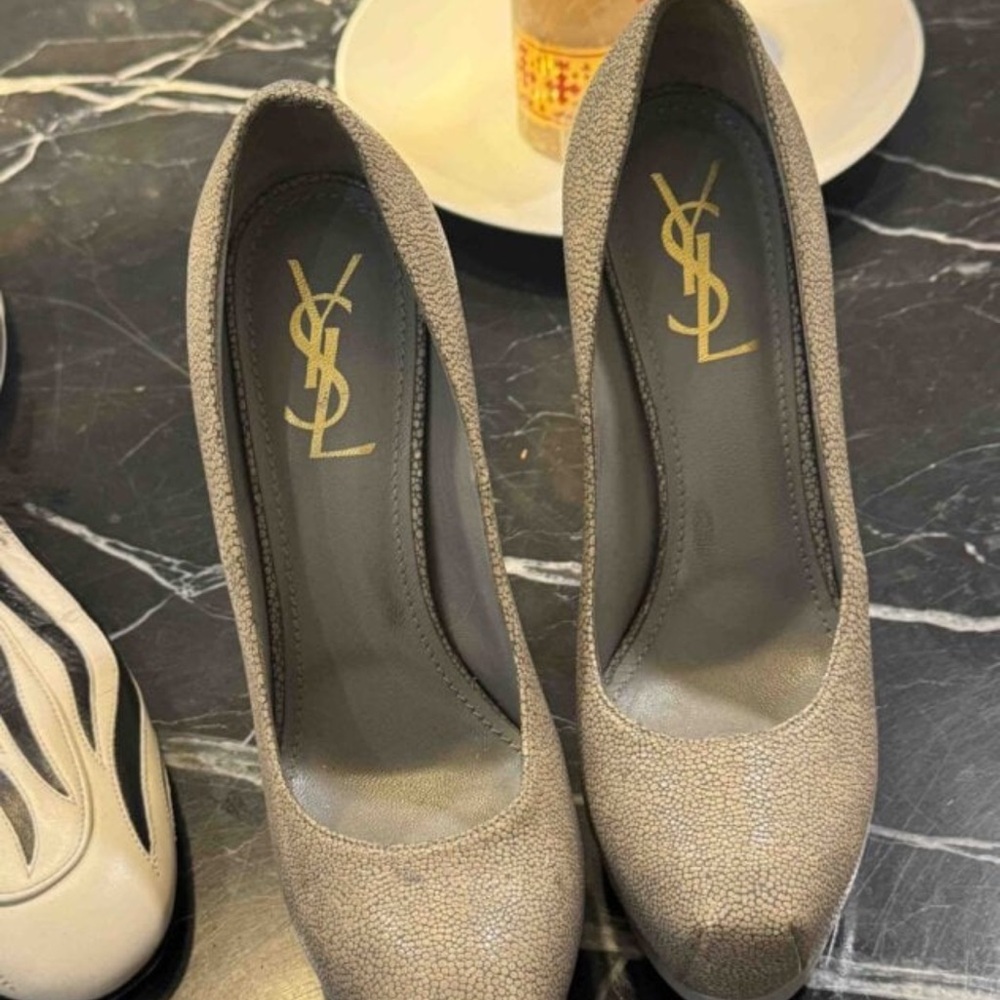 Yves Saint Laurent Textured Gray Heels